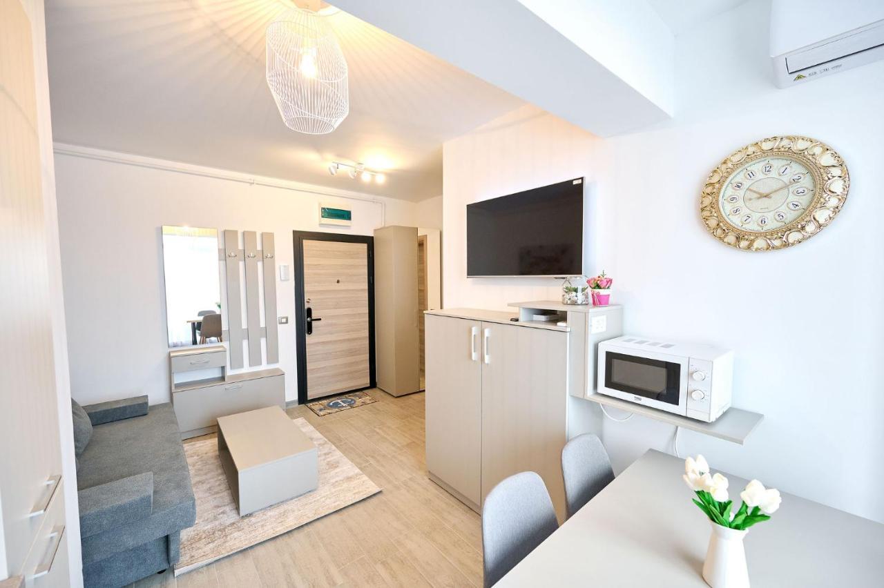 Royale Sundance Studio 7 Beach Spa & Pool Mamaia Nord Exterior photo